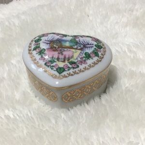 Heritage House Classics 1989 Music Box